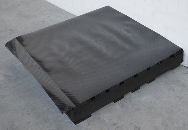 Slip sheet nhựa chịu được tải trọng lớn và có độ bền cao hơn slip sheet giấy