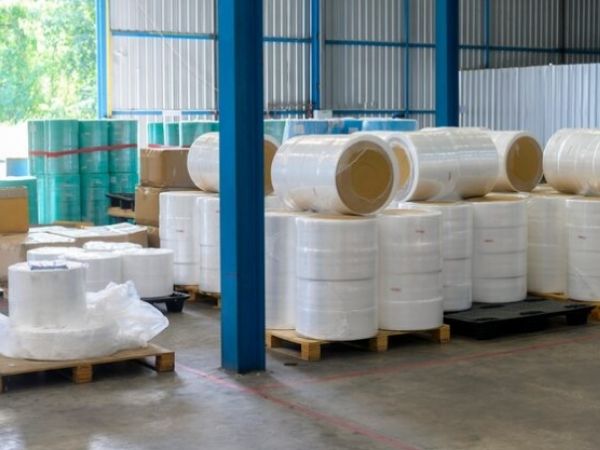 Chọn màng PE 50cm cho nhu cầu đóng gói pallet tại nhà xưởng
