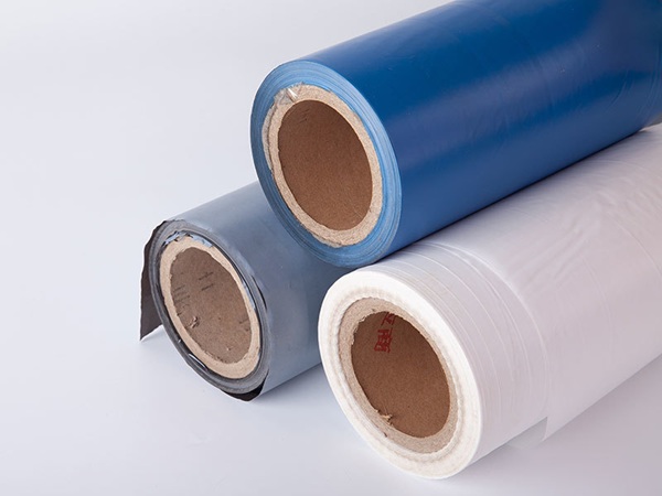 Vì sao nên chọn màng PE màu xanh thay vì loại khác?