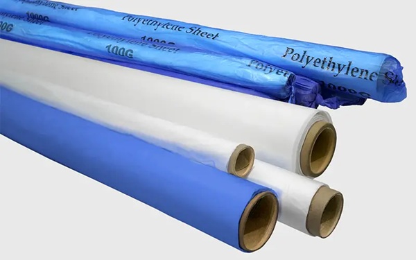 Có bán sỉ màng PE màu xanh số lượng lớn không?