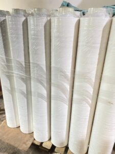 Vì sao nên chọn màng PE màu trắng cuộn lớn giá sỉ?